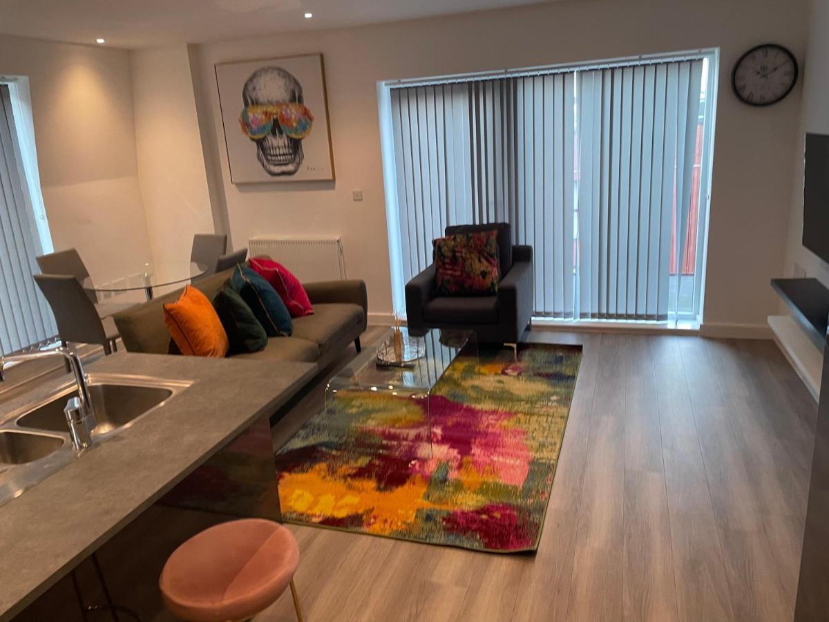 Lovely 2 Bed With Parking Apartamento *